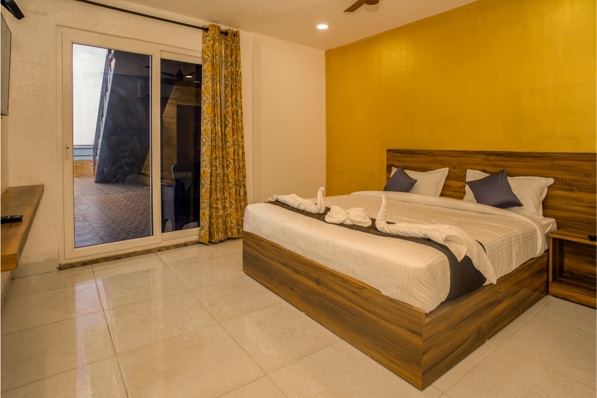 Bed Room with Balacony